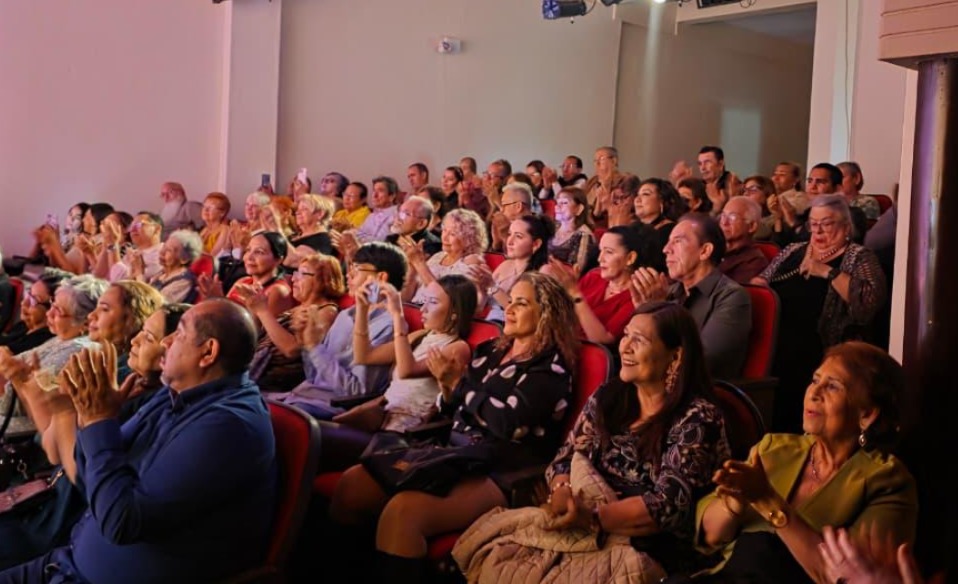 Óscar Gómez rinde tributo a Andrea Bocelli en Mazatlán