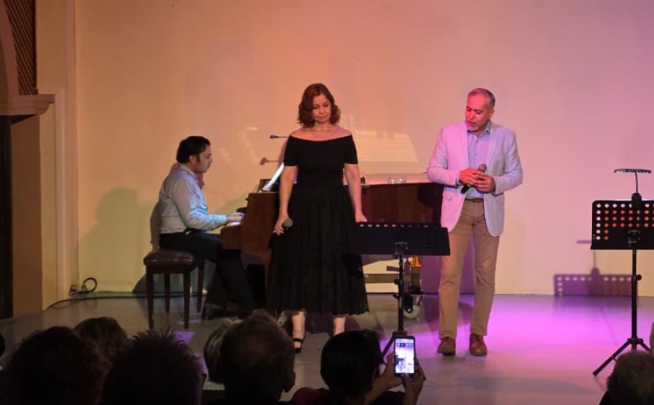 Óscar Gómez rinde tributo a Andrea Bocelli en Mazatlán