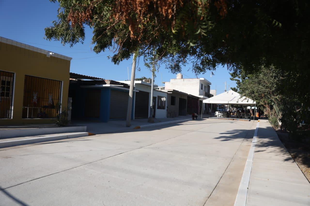 Calle Isaac Newton pavimentada