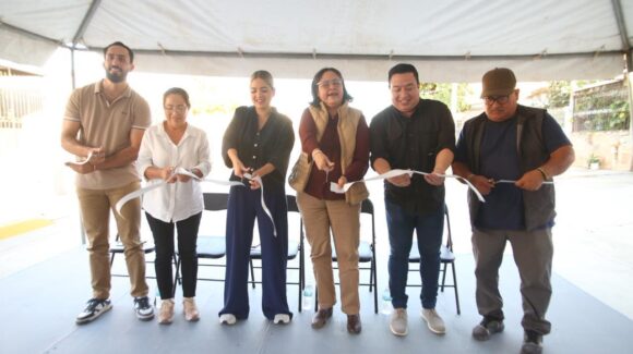 Entrega Gobierno de Mazatlán, Sinaloa, calle pavimentada en Arboledas III