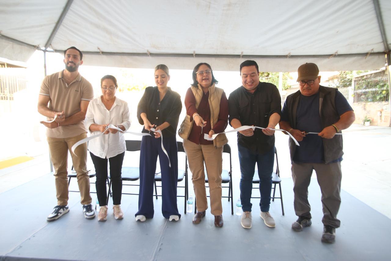Alcaldesa de Mazatlán entrega pavimentación en Arboledas III