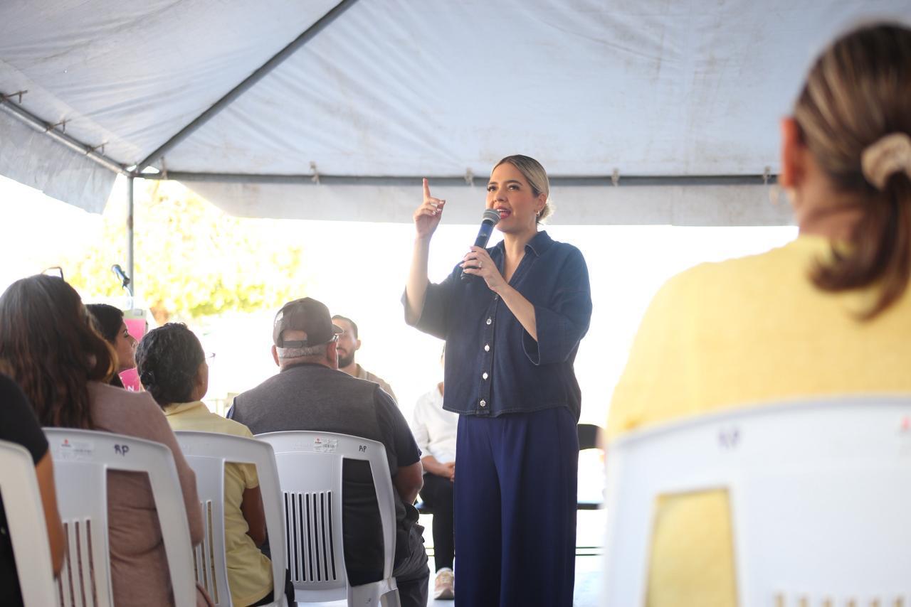 Alcaldesa de Mazatlán entrega pavimentación en Arboledas III