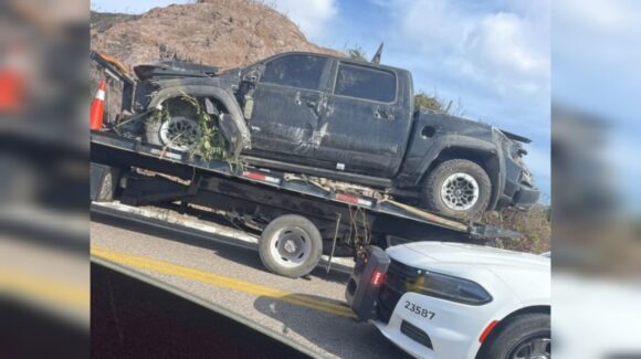 Persecución militar en la México 15 termina con camioneta volcada en Escuinapa, Sinaloa