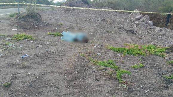 Localizan persona sin vida embolsada a la altura de Los Chinacates, en San Ignacio, Sinaloa