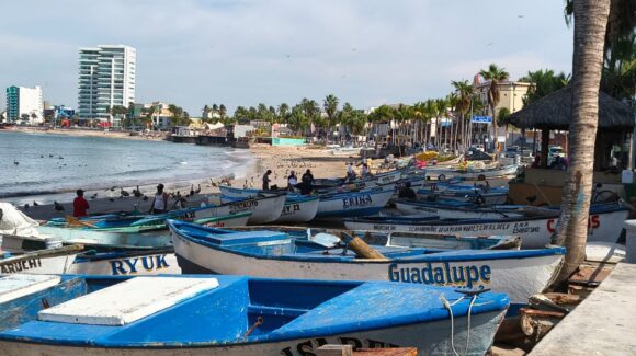 Pescadores de Playa Norte rechazan ingreso de tráiler al mar: afecta la imagen de Mazatlán, Sinaloa