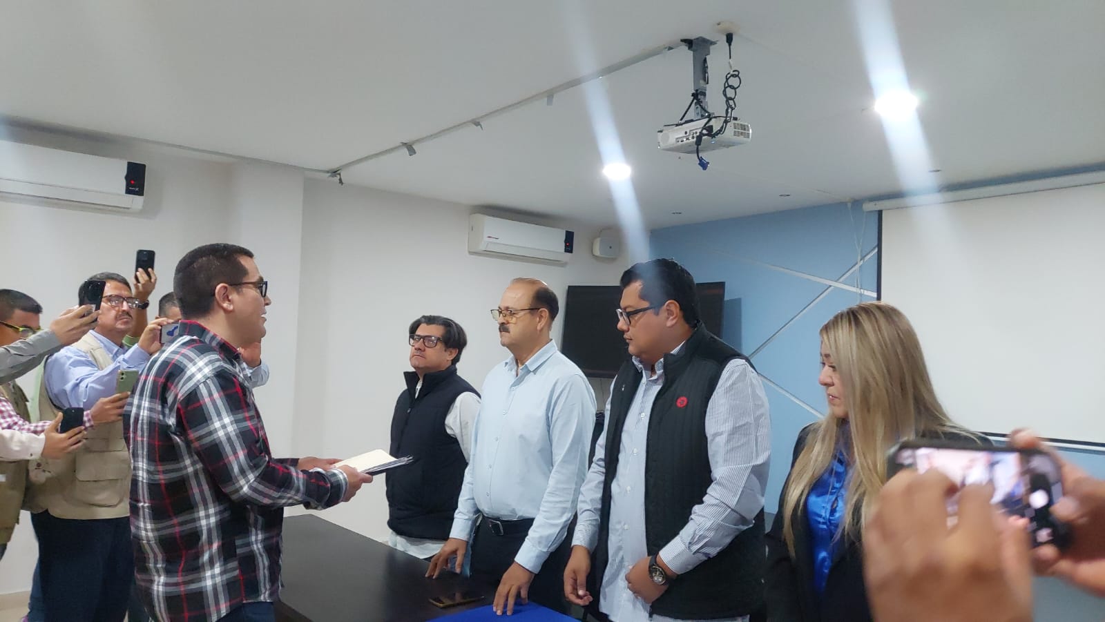 Registro de primera planilla para dirigir la Canaco en Salvador Alvarado
