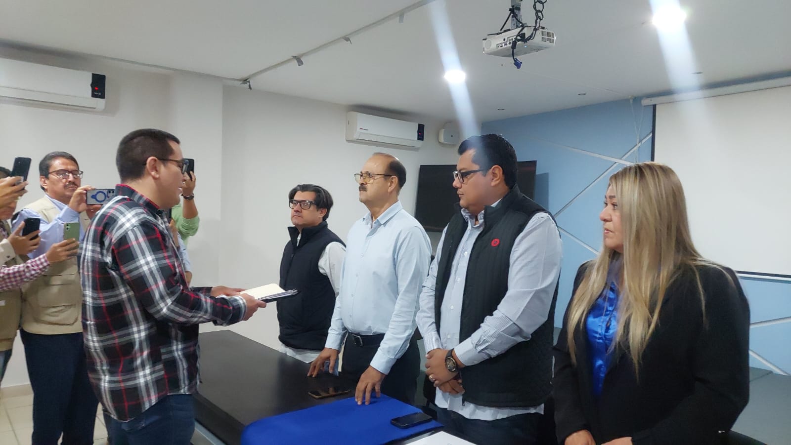 Registro de primera planilla para dirigir la Canaco en Salvador Alvarado