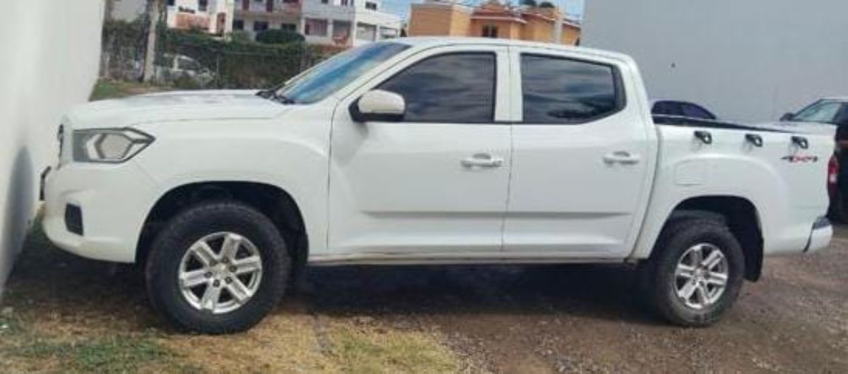 policia municipal recupera camioneta robada en camaron sabalo de mazatlan