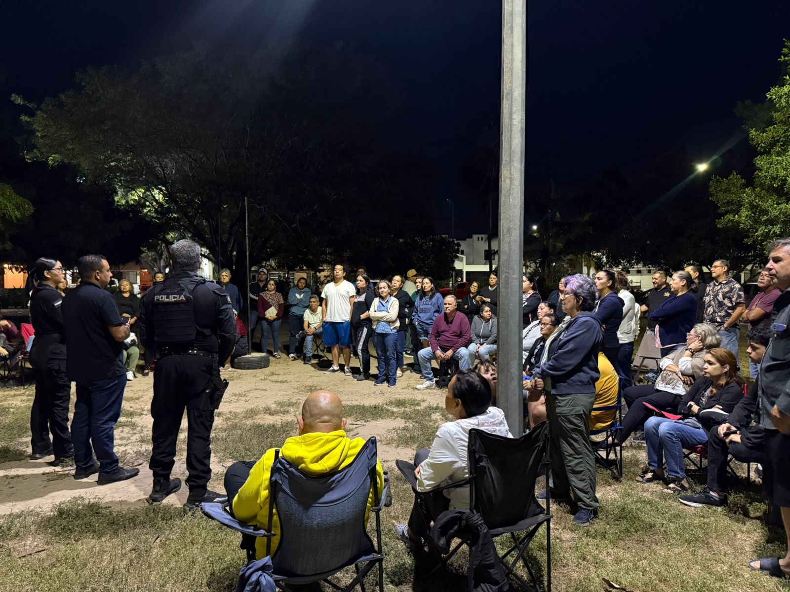 Policía Municipal de Mazatlán llevan programa Seguri-Chat a vecinos de Los Mangos Tres
