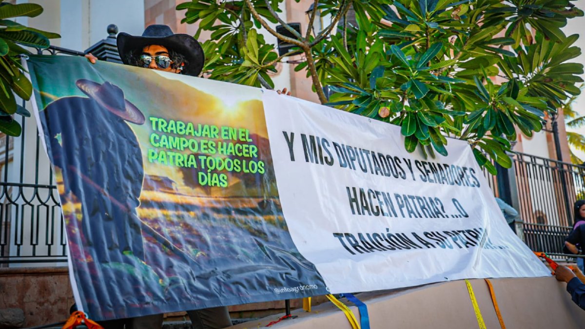 productores se manifiestan en la catedral de culiacan campo