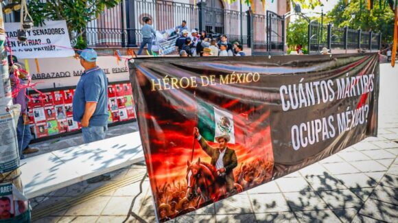 Productores se manifiestan en la Catedral de Culiacán; exigen mejores precios para el maíz y el pago de apoyos pendientes