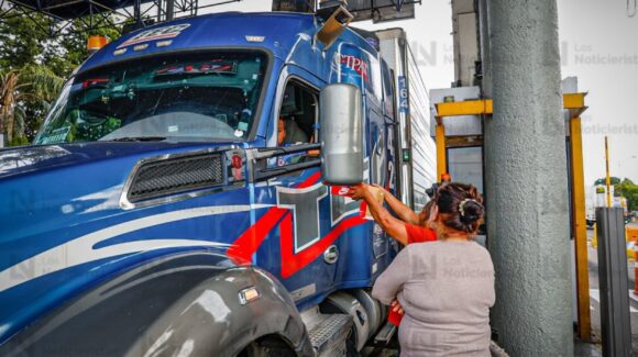 Productores toman la caseta Costa Rica, en Culiacán; hay paso sin cobro, con cuota voluntaria