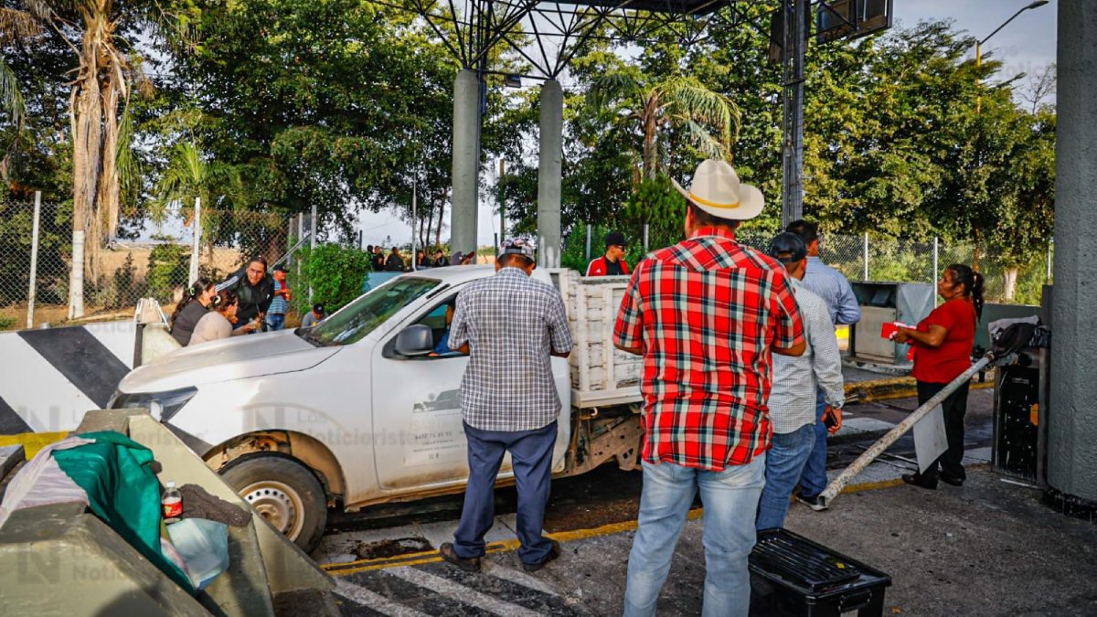 productores toman la caseta de costa rica en culiacan mujeres