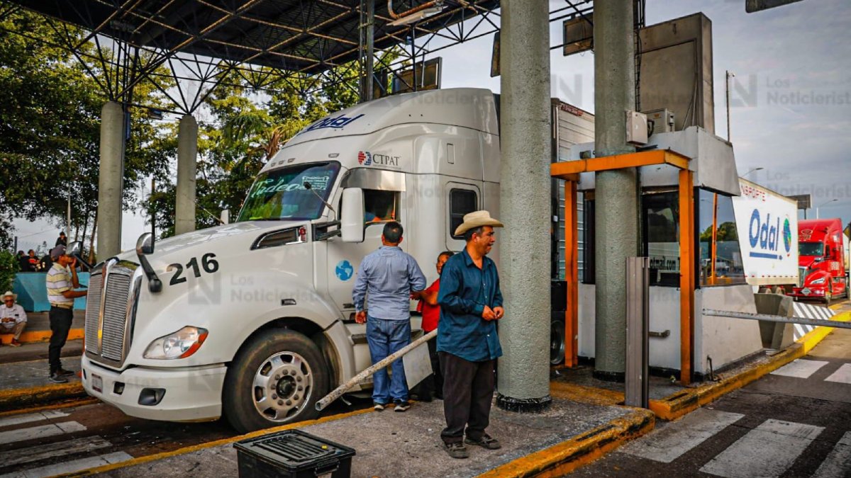 productores toman la caseta de costa rica en culiacan protesta