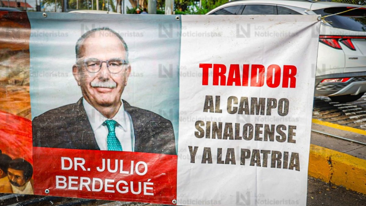 productores toman la caseta de costa rica en culiacan traidor