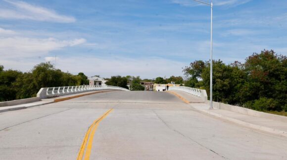 Gobernador Rocha Moya supervisa puente y camino que conecta Sinaloa de Leyva al Opochi