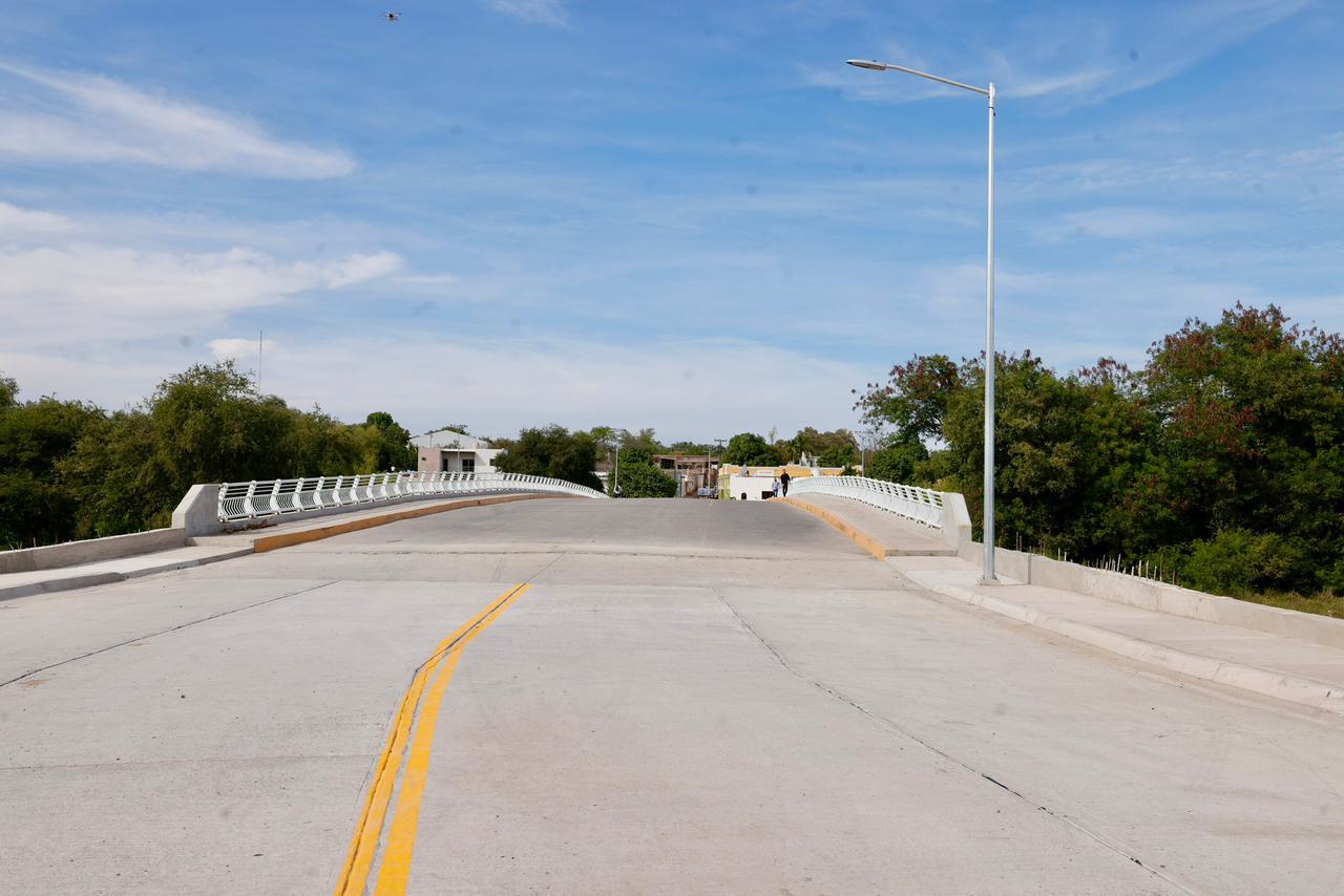 Puente y camino que conecta Sinaloa de Leyva al Opochi