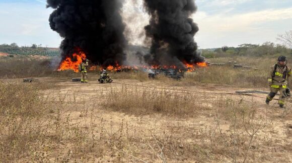 ¡No era neblina! Quema de llantas provoca incendio y pone en ‘jaque’ a automovilistas en Mazatlán, Sinaloa