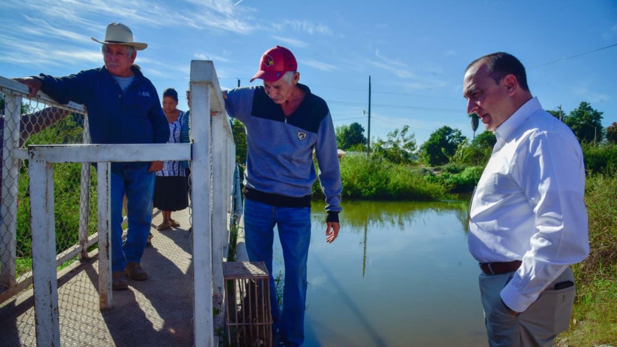 recorre antonio menendez comunidades rurales de ahome puente