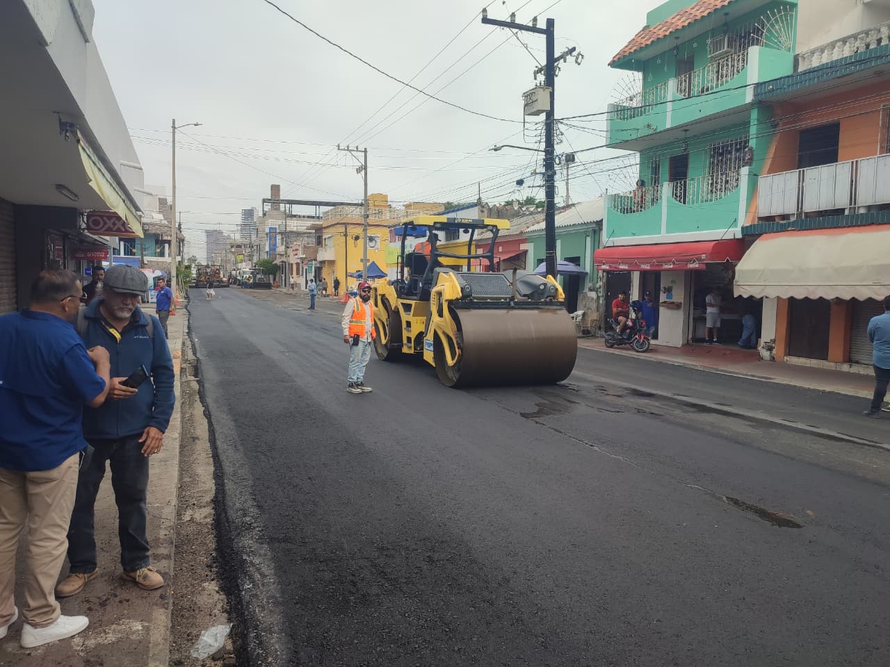 Trabajos de reencarpetado en avenidas y calles del Centro de Mazatlán