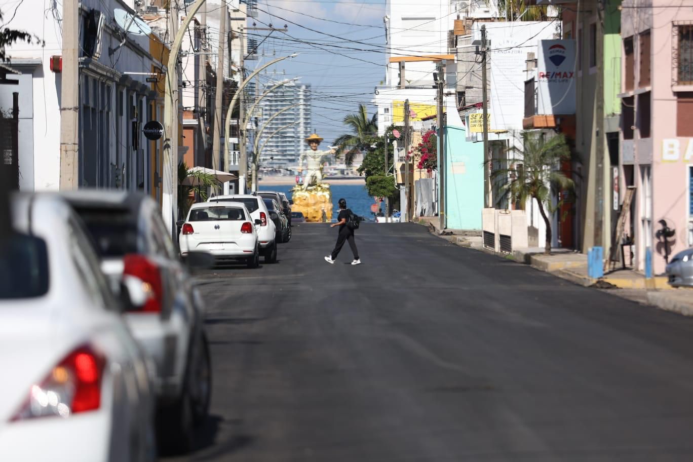 Reencarpetado en calles del Centro de Mazatlán