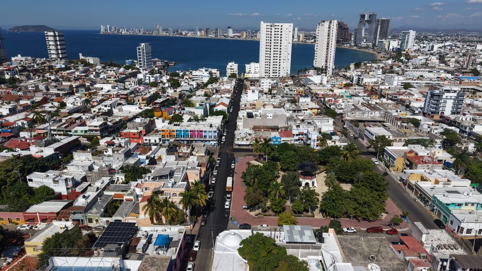 Reencarpetado en calles del Centro de Mazatlán