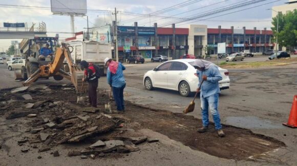 Refuerza Mazatlán, Sinaloa bacheo en avenidas clave para mejorar la movilidad urbana