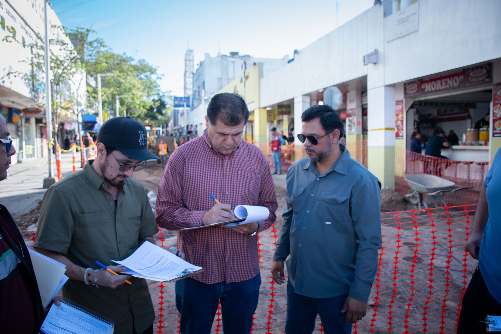 Firma Comité de Participación Ciudadana por obra de rehabilitación de calle Ángel Flores, en Culiacán