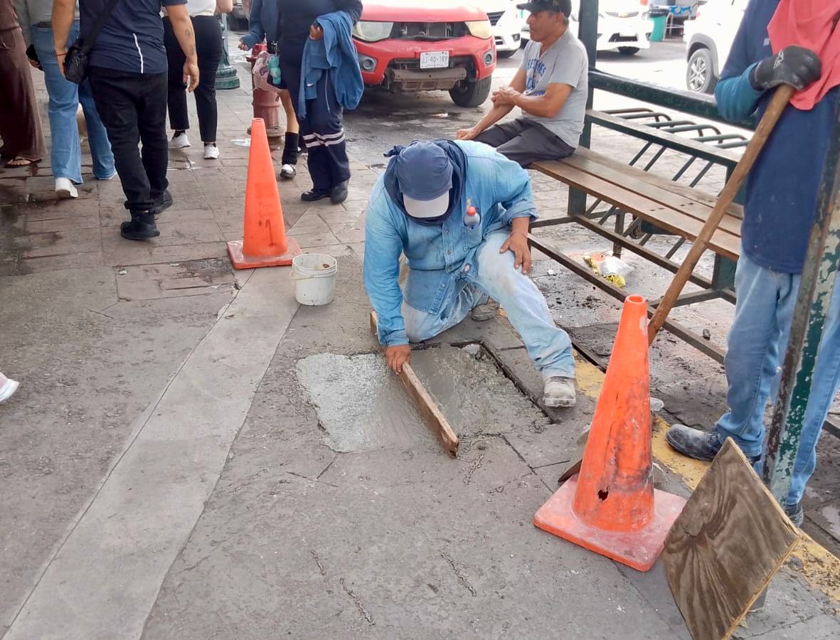 reparacion de banquetas en mercadito de mazatlan