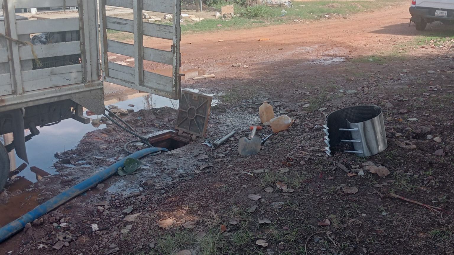 reparación de fuga de agua potable en una línea principal