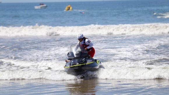 ¡Heroico rescate! Este sábado cuatro bañistas fueron puestos a salvo en dos puntos de playa de Mazatlán, Sinaloa