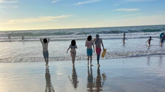 Rescatan a tres bañistas y evitan tragedia este viernes 2 de enero en playas de Mazatlán, Sinaloa