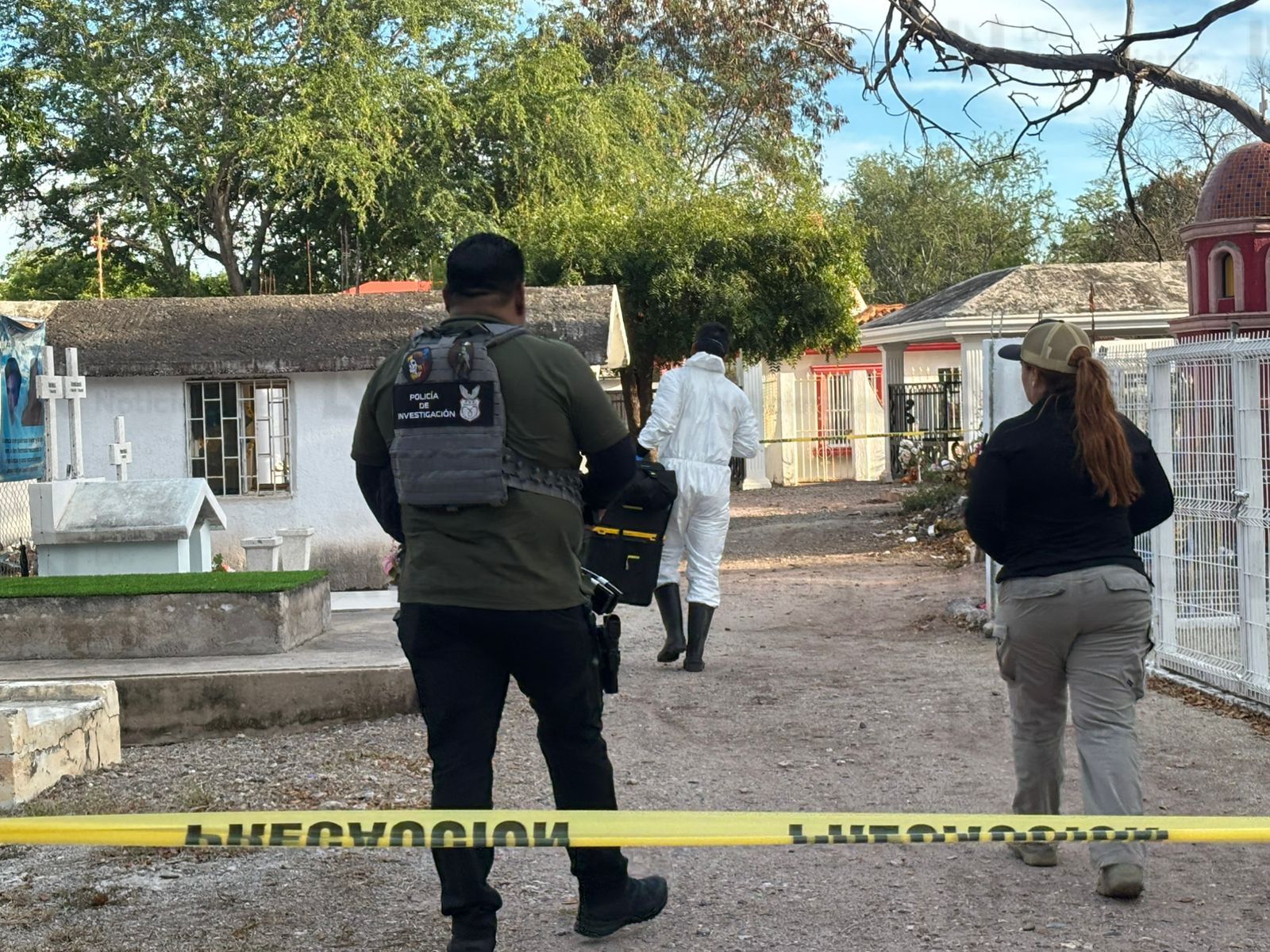 Hallan osamenta dentro de una tumba en el panteón de El Tamarindo