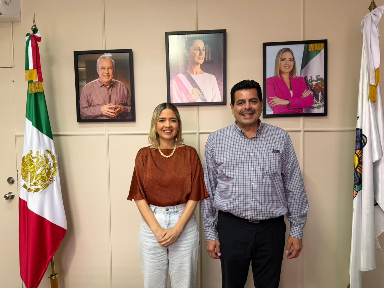 Reunión entre Estrella Palacios y Francisco Antonio Verduzco Castañeda, director general de CVIVE en Sinaloa