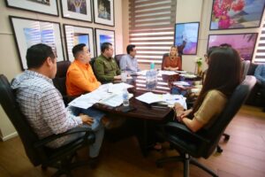 Reunión entre Estrella Palacios y Francisco Antonio Verduzco Castañeda, director general de CVIVE en Sinaloa