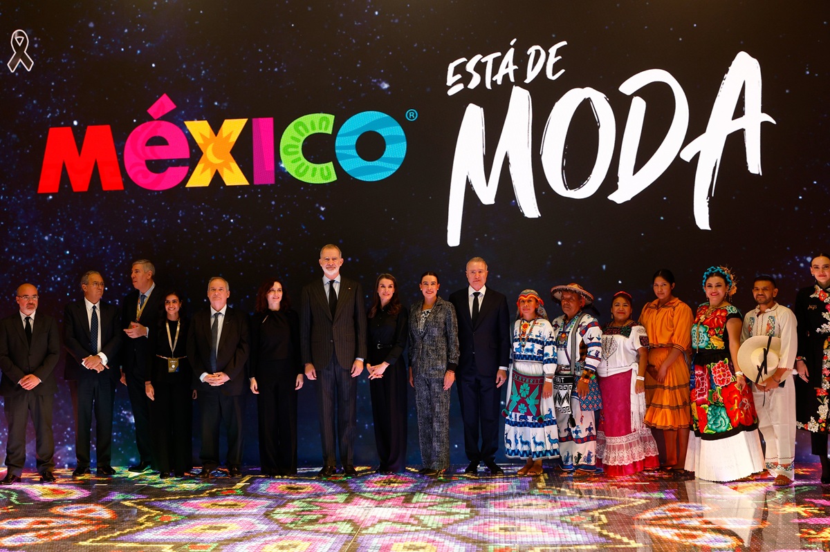Reyes de España y Quirino Ordaz en stand de México en la FITUR