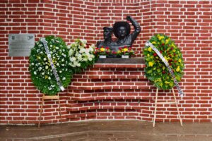 Rinden homenaje a Rosario y Alejo Uzárraga