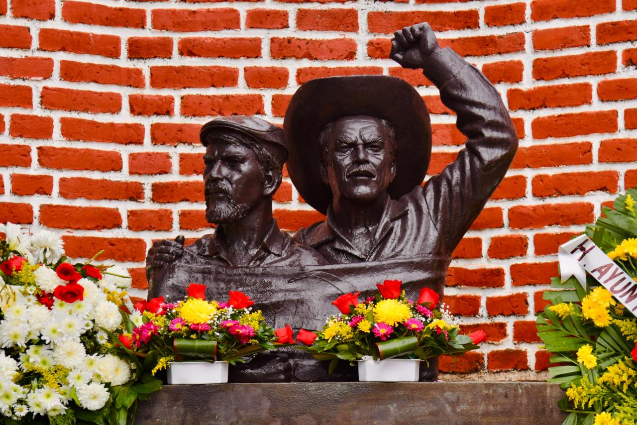 Rinden homenaje a Rosario y Alejo Uzárraga