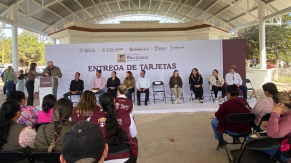Inicia Rocha entrega de tarjetas de Beca Rita Cetina, serán beneficiados más de 28 mil estudiantes de nuevo ingreso en Sinaloa