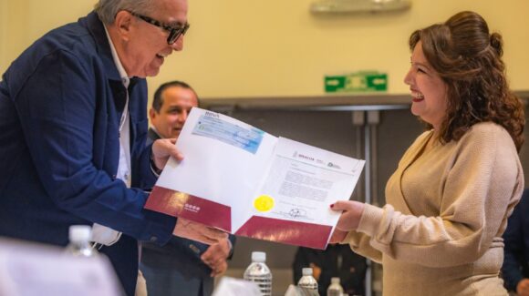 Entrega Rocha cerca de 27 mdp en gratificaciones por jubilación a 57 trabajadores del Cobaes