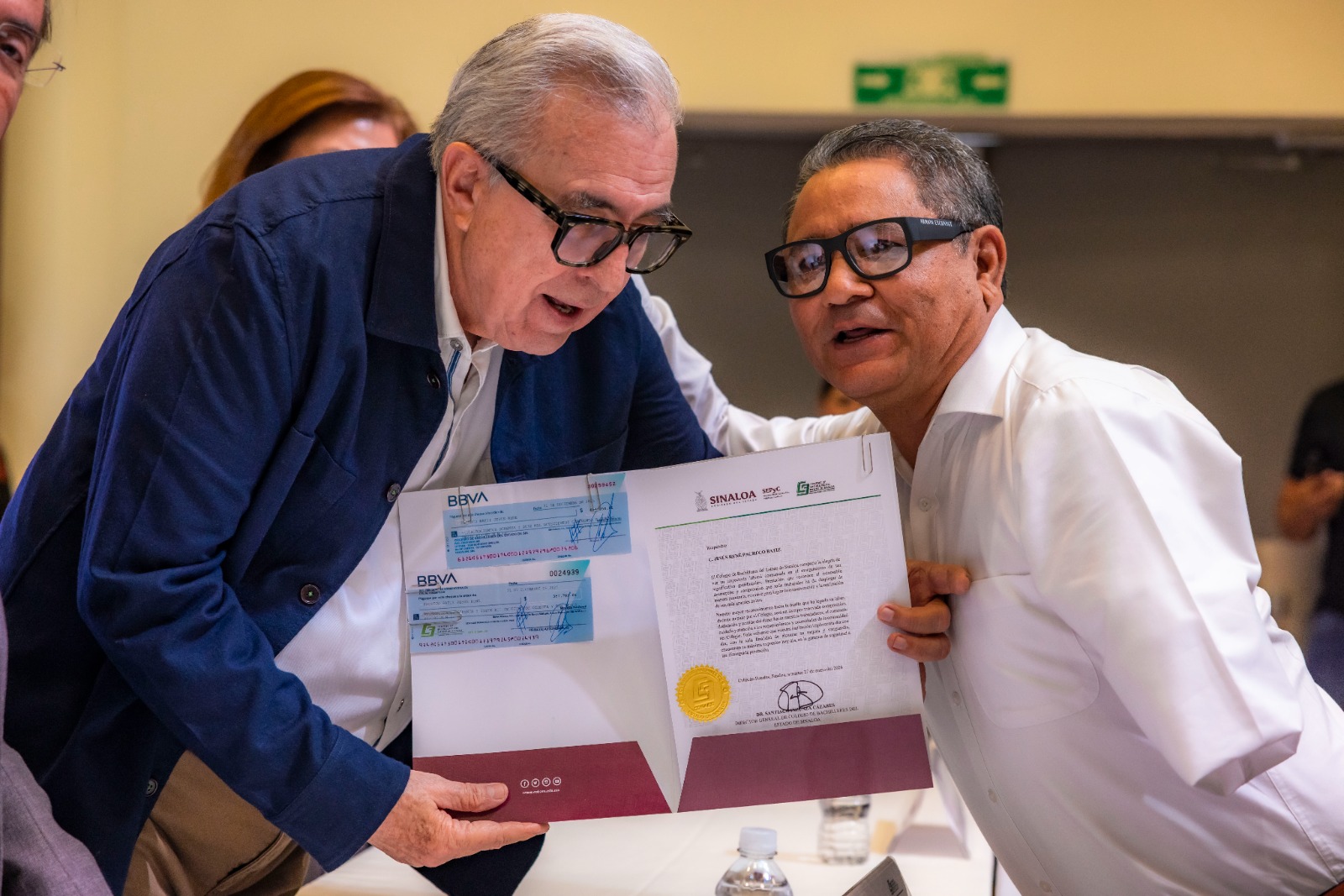 Rubén Rocha Moya entregó Gratificaciones por Jubilación a trabajadores jubilados del Cobaes