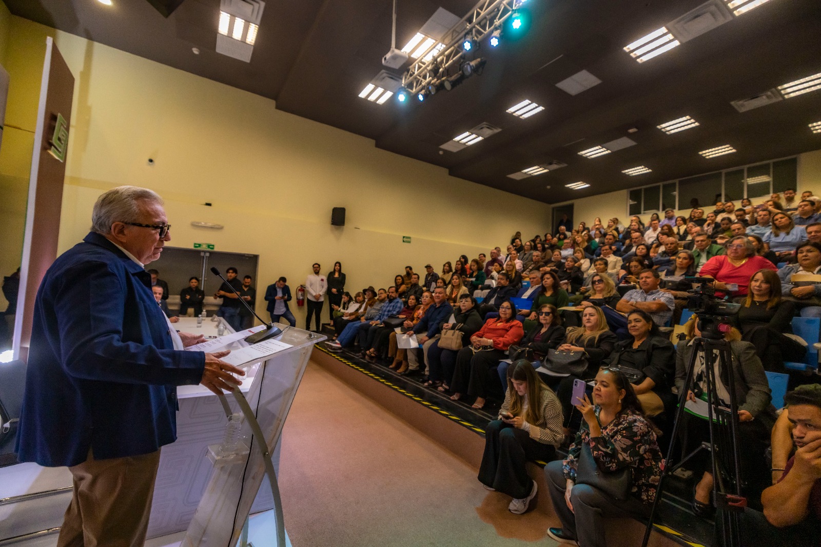 Rubén Rocha Moya entregó Gratificaciones por Jubilación a trabajadores jubilados del Cobaes