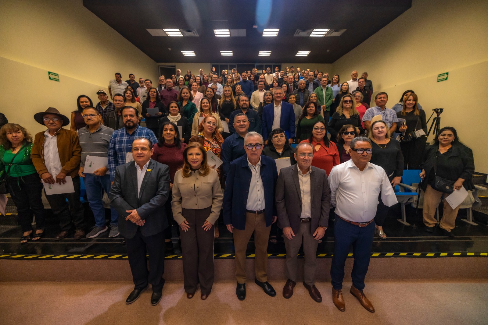 Rubén Rocha Moya entregó Gratificaciones por Jubilación a trabajadores jubilados del Cobaes