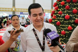 Eleazar Díaz, gerente de la tienda Plaza Ley del Mar