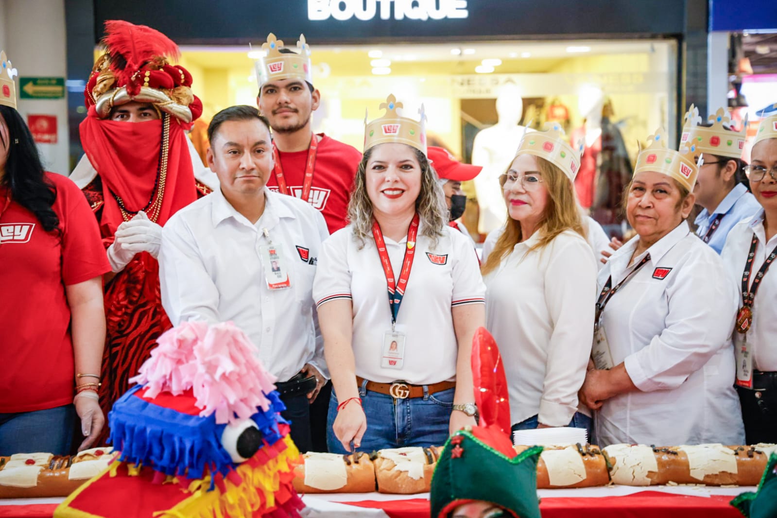 Rosca de Reyes gigante Casa Ley