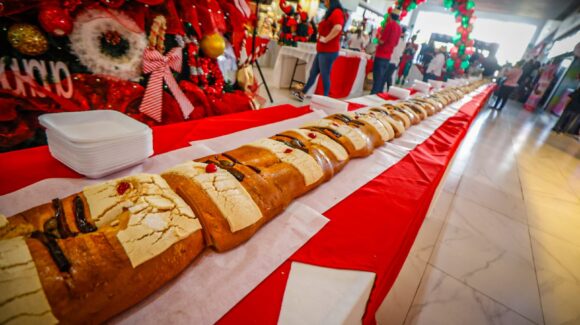 Con roscas gigantes y chocolate caliente, Casa Ley consiente a sus clientes en Culiacán, Mazatlán y Los Mochis este Día de Reyes