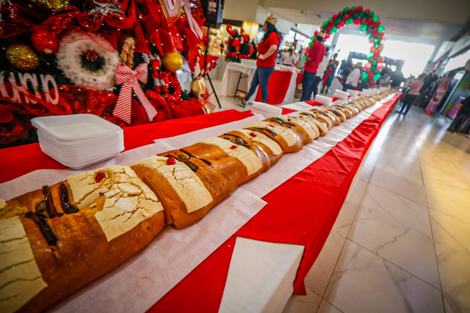 Rosca de Reyes gigante Casa Ley