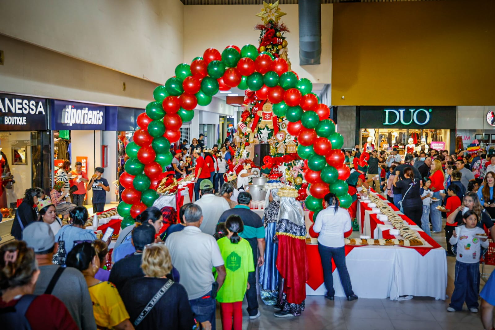 Rosca de Reyes gigante Casa Ley
