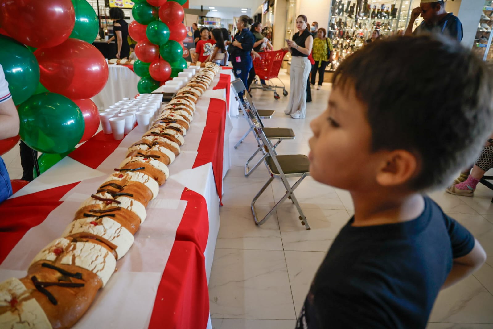 Rosca de Reyes gigante Casa Ley