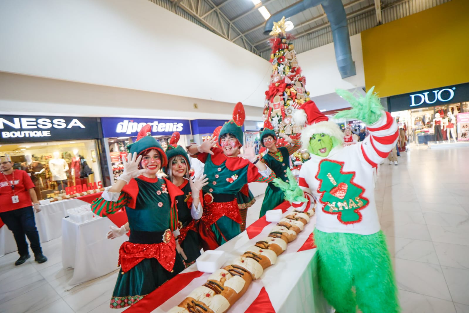 Rosca de Reyes gigante Casa Ley